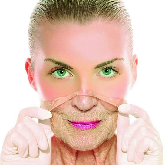 An adult woman gets rid of wrinkles on her face with home treatment