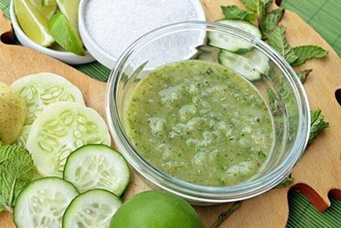 Cucumber mask will help keep skin fresh and young