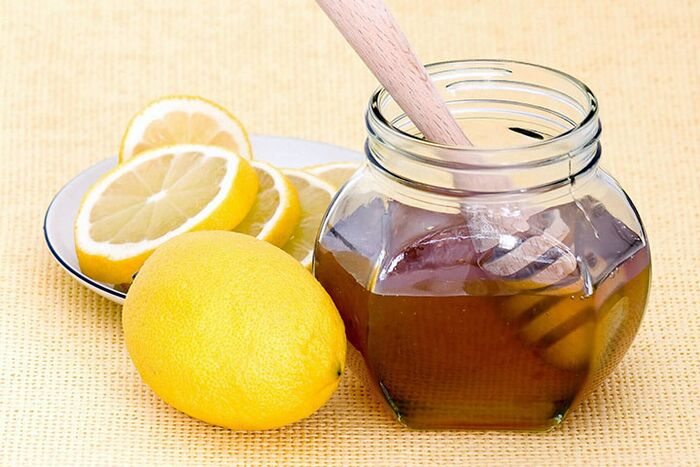 Lemon and honey are ingredients for a mask that perfectly whitens and tightens the skin